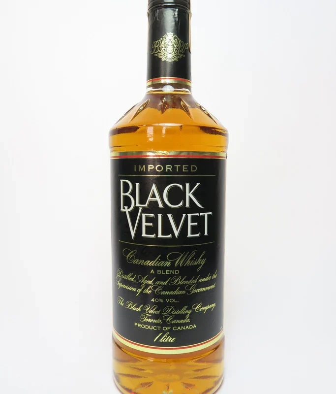 Black Velvet Blended Canadian Whisky - Distilled 1985 (40%, 75cl)