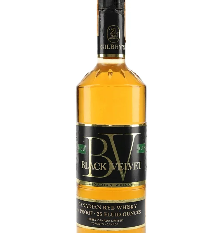 Black Velvet Blended Canadian Whisky - Distilled 1967 (40%, 75cl)