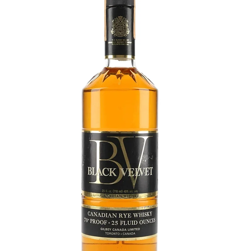 Black Velvet Blended Canadian Whisky - Distilled 1970 (40%, 75cl)