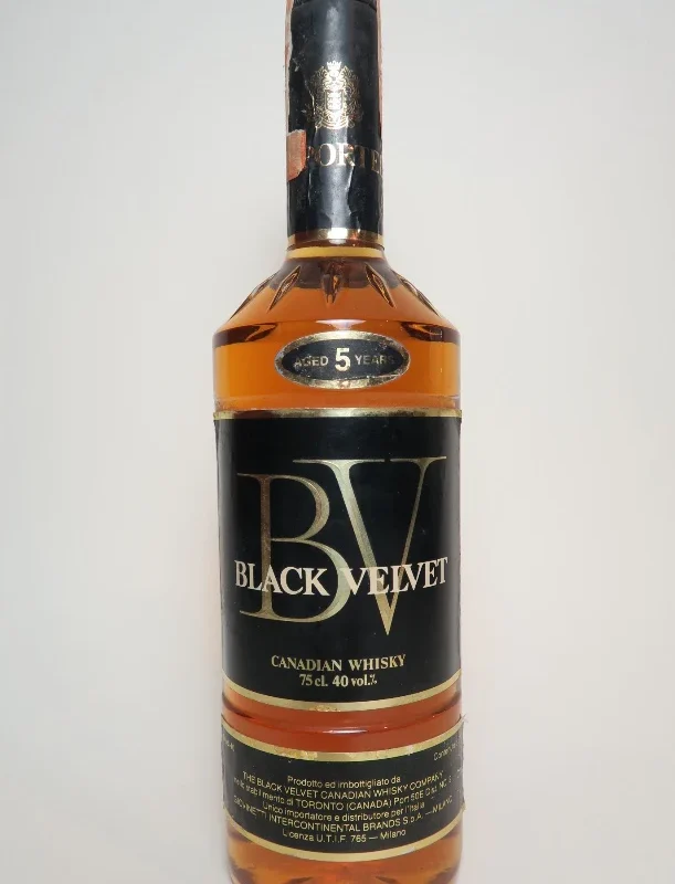 Black Velvet 5YO Blended Canadian Whisky - Distilled 1974 / Bottled 1979 (40%, 75cl)